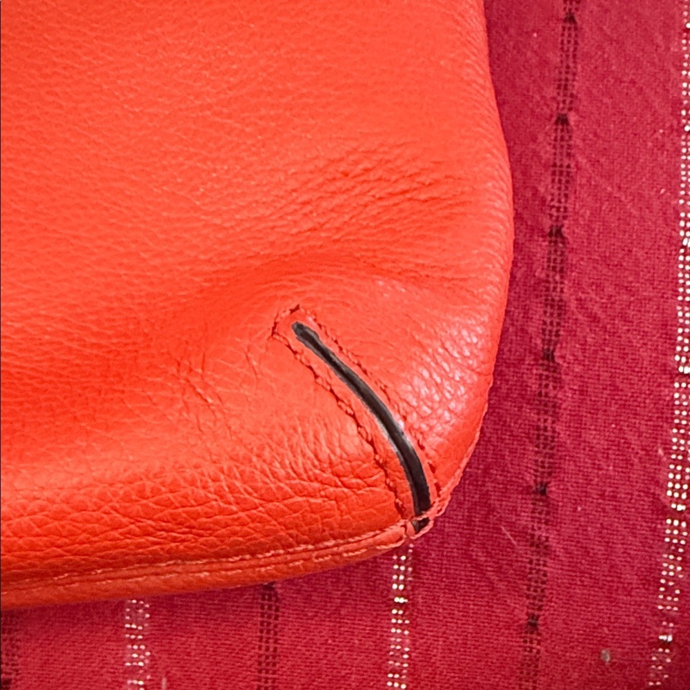 Michael Kors Pebbled Leather crossbody bag EST 1981 Gold hardware. Like New - Picture 4 of 16